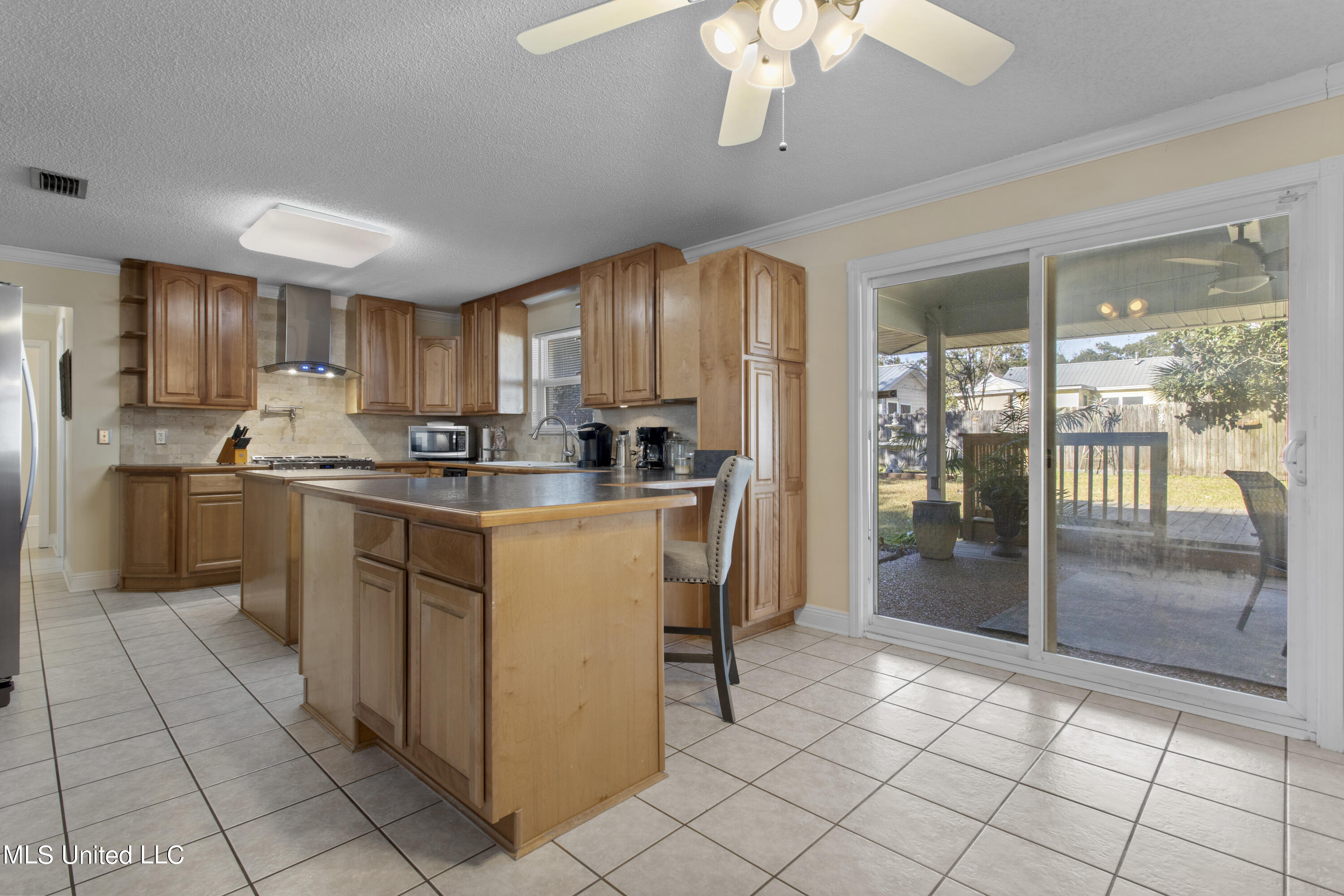 1056 Cherokee Street Biloxi, MS 39530 - Photo 9 of 27 008