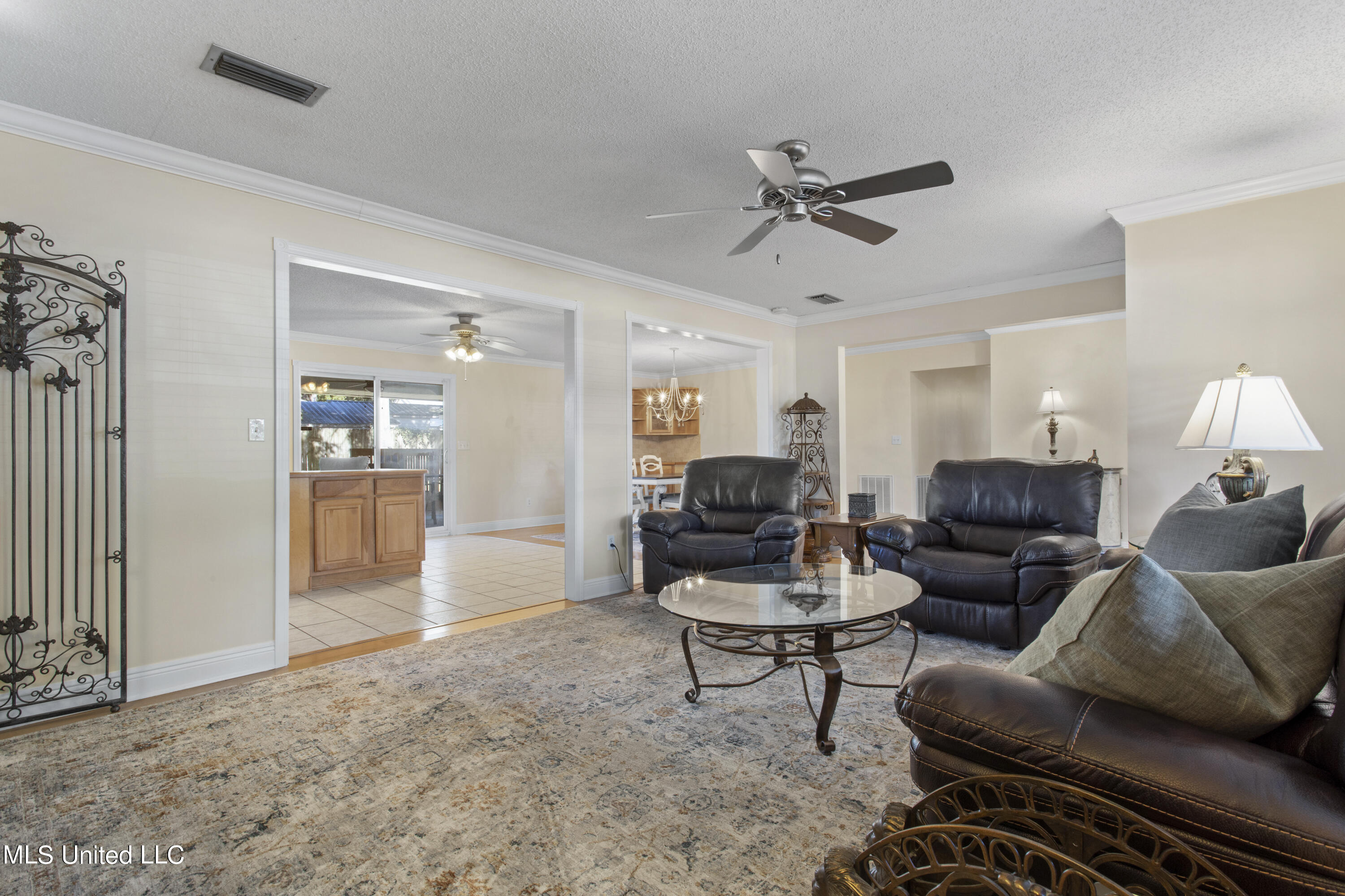 1056 Cherokee Street Biloxi, MS 39530 - Photo 10 of 27 006