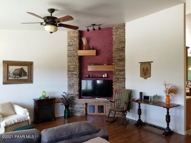 4760 East Amber Road Prescott, AZ 86301 - Photo 18 of 49 Front room