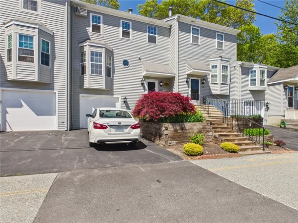 $2,500 | 565 Quaker Lane, Unit 134, West Warwick, RI 02893