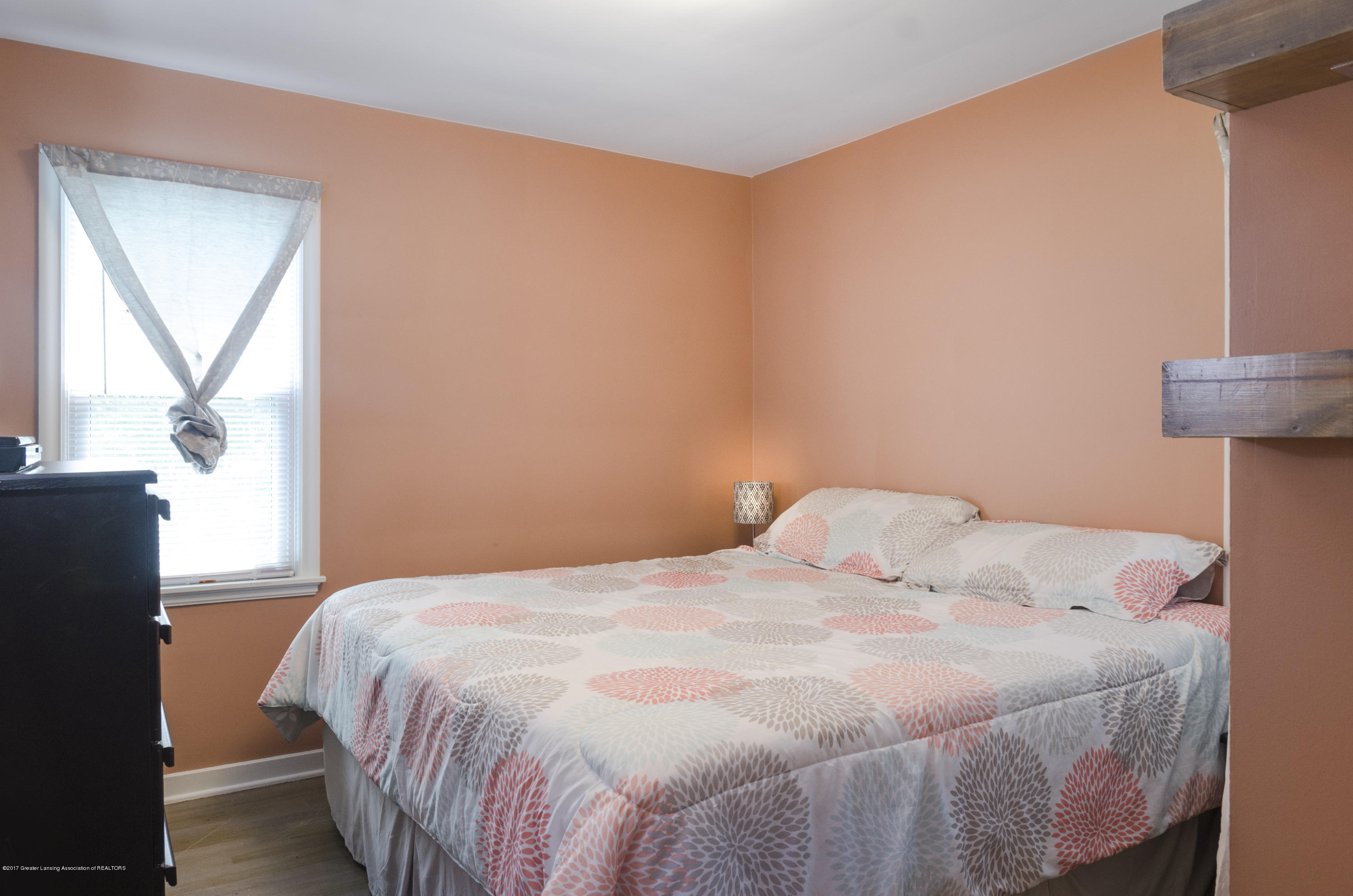 415 Strathmore Road Lansing, MI 48910 - Photo 12 of 31 415-Strathmore-Rd-Lansing-MI-48910-11 -