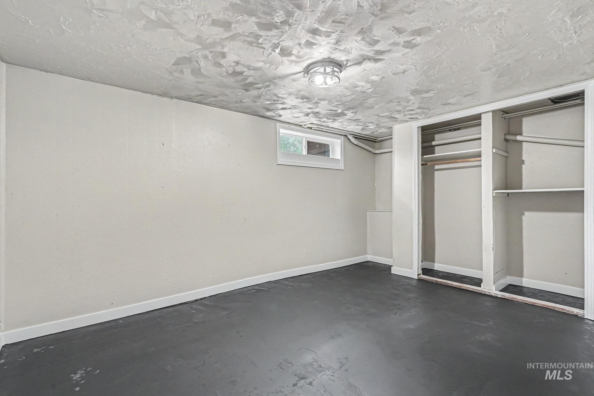 1023 State Street Weiser, ID 83672 - Photo 16 of 25 Finished room featuring painted concrete flooring and light-toned walls