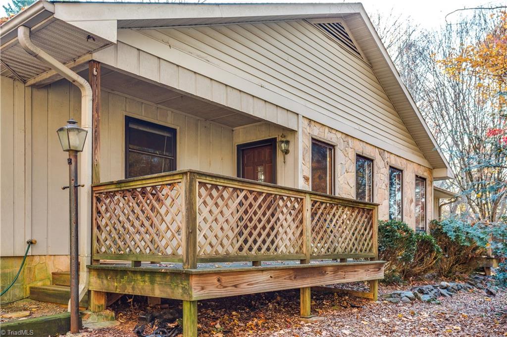 170 Dillingham Road Winston-Salem, NC 27105 - Photo 15 of 34 1 of 2 decks