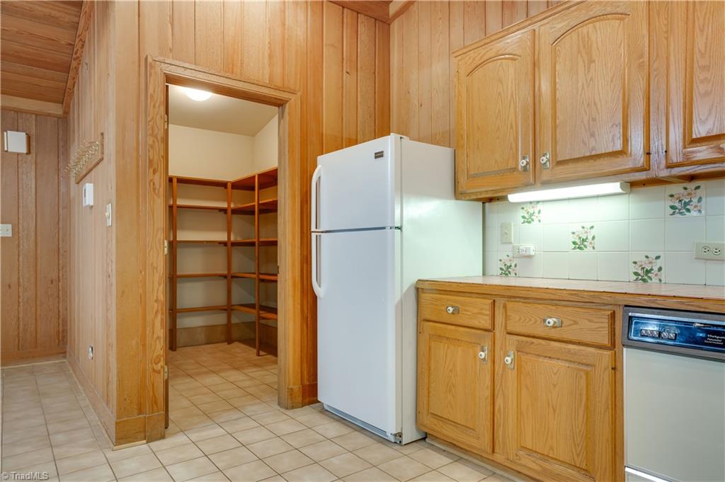 170 Dillingham Road Winston-Salem, NC 27105 - Photo 9 of 34 Walk in pantry