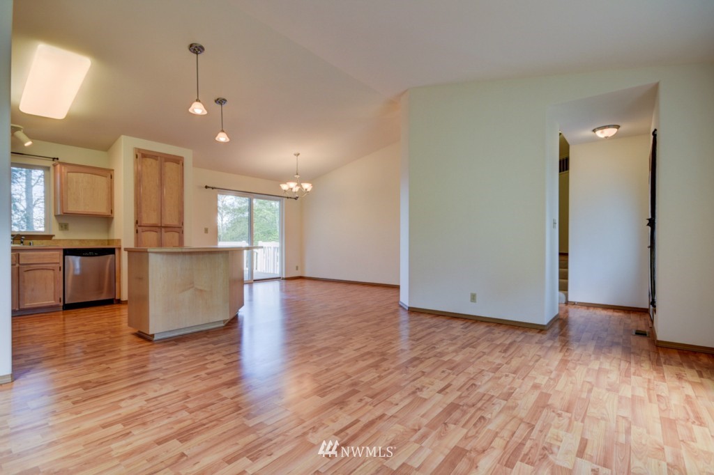 1463 North View Road Oak Harbor, WA 98277 - Photo 8 of 24 Gallery Image 8