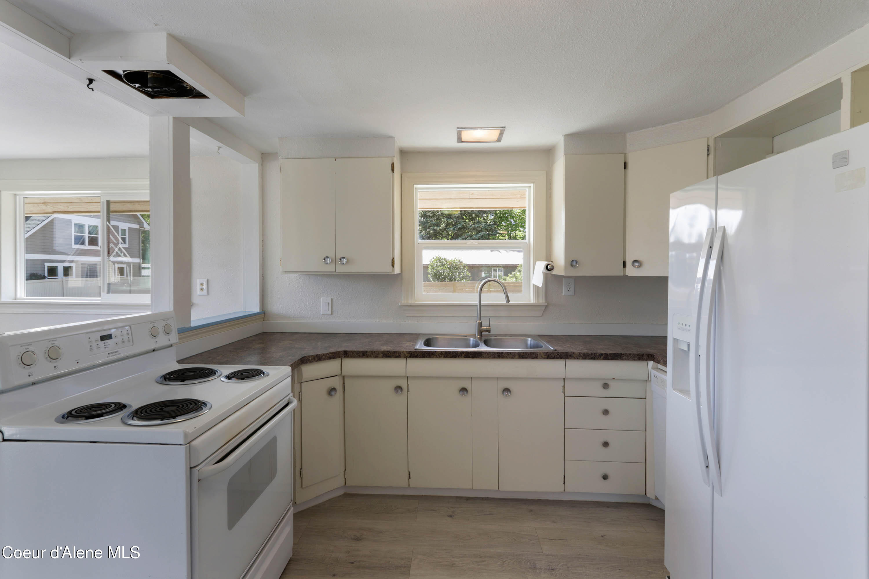 632 Roberson Way Sandpoint, ID 83864 - Photo 6 of 29 IMG_5858