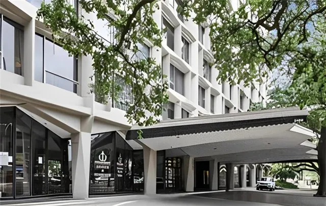 $3,500 | 2100 St Charles Avenue, Unit 3M, New Orleans, LA 70130