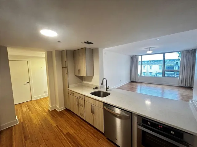 $3,500 | 2100 St Charles Avenue, Unit 3M, New Orleans, LA 70130