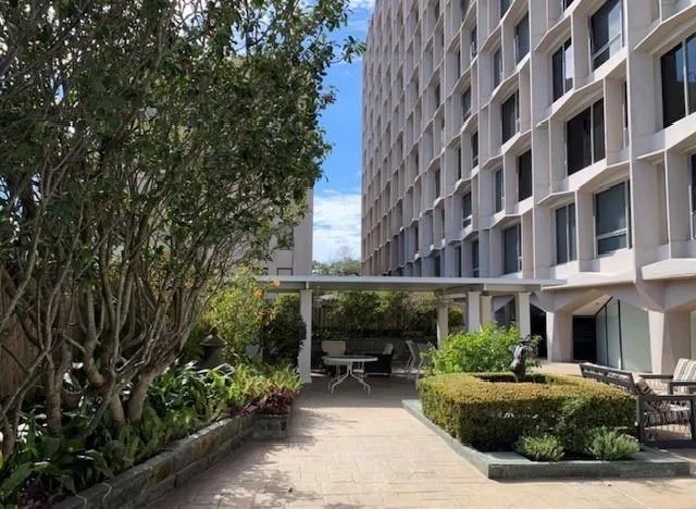 $3,500 | 2100 St Charles Avenue, Unit 3M, New Orleans, LA 70130