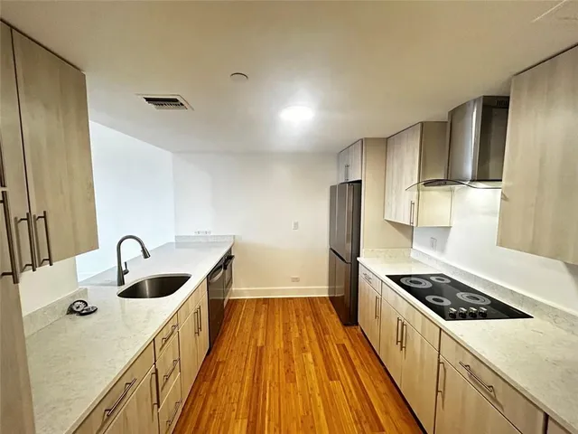 $3,500 | 2100 St Charles Avenue, Unit 3M, New Orleans, LA 70130