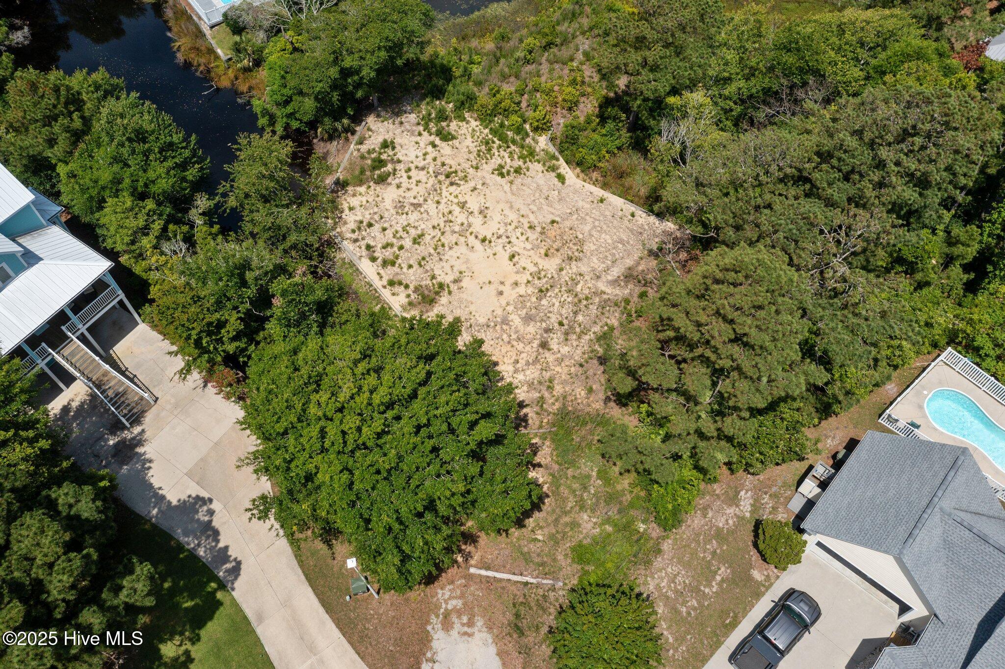 302 Friendship Court Emerald Isle, NC 28594 - Photo 4 of 17 302 Friendship Ct