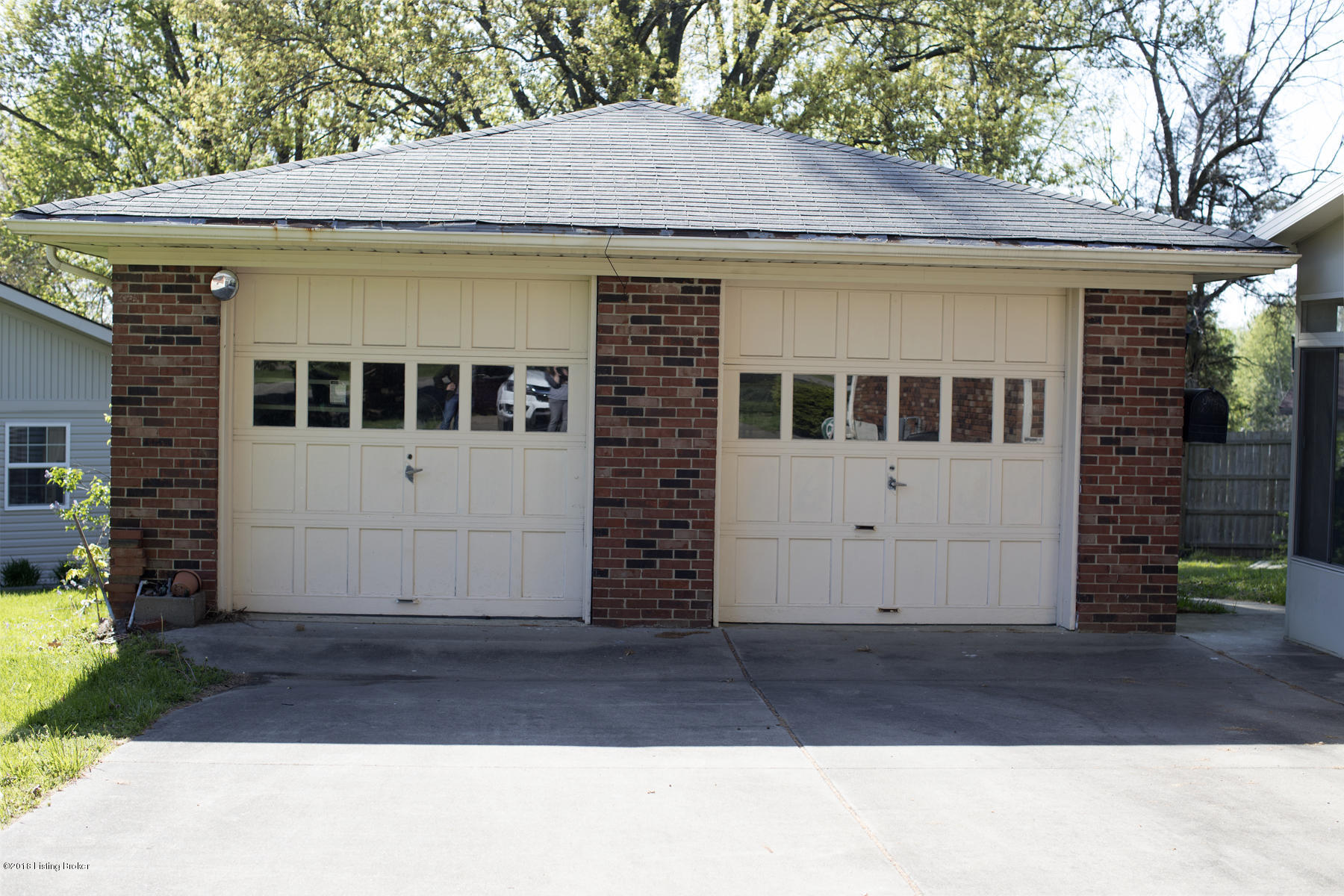 5511 Beth Road Louisville, KY 40219 - Photo 5 of 18 Garage_IMG_0612