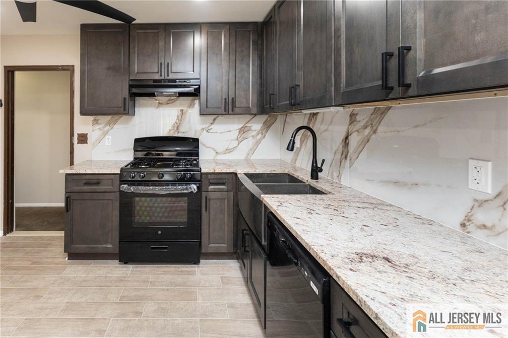 10 Eardley Road Edison, NJ 08817 - Photo 3 of 38