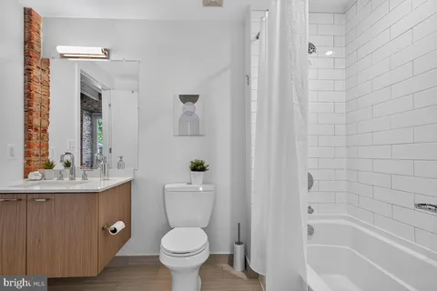 $800,000 | 515 North Washington Street, Unit 105, Alexandria, VA 22314