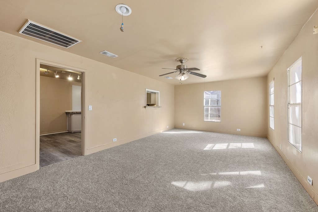 1200 North Street Kerrville, TX 78028 - Photo 24 of 50 en empty room with windows and ceiling fan