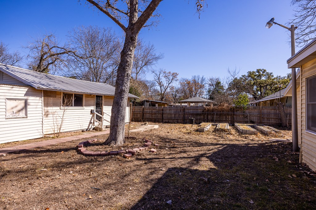 1200 North Street Kerrville, TX 78028 - Photo 31 of 50 a view of a backyard with large trees