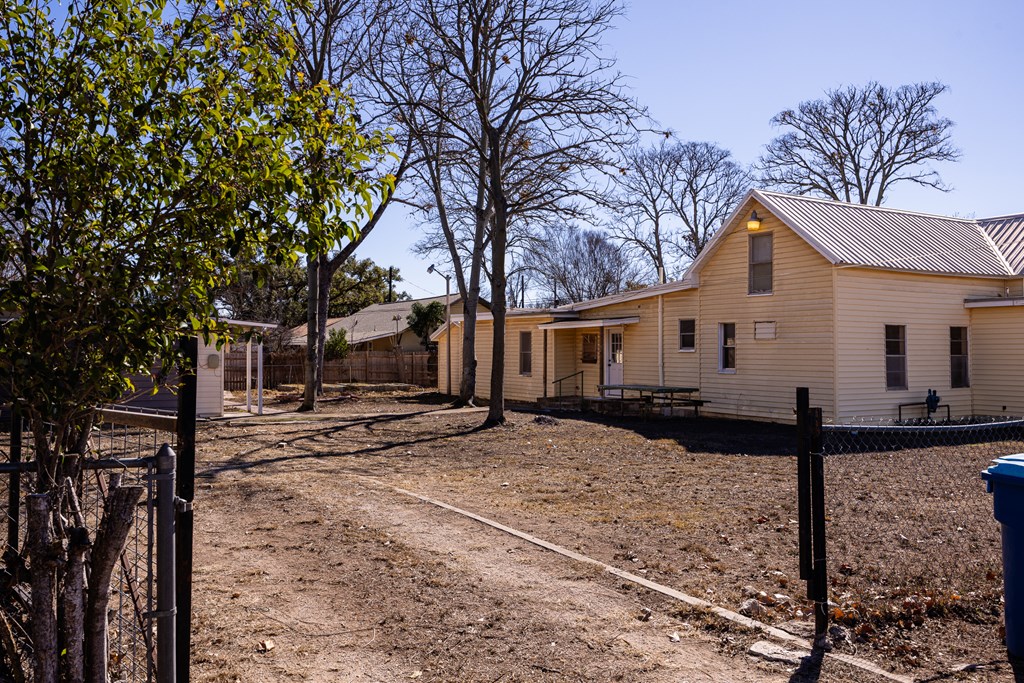 1200 North Street Kerrville, TX 78028 - Photo 38 of 50 a view of a white house with a snow on the road