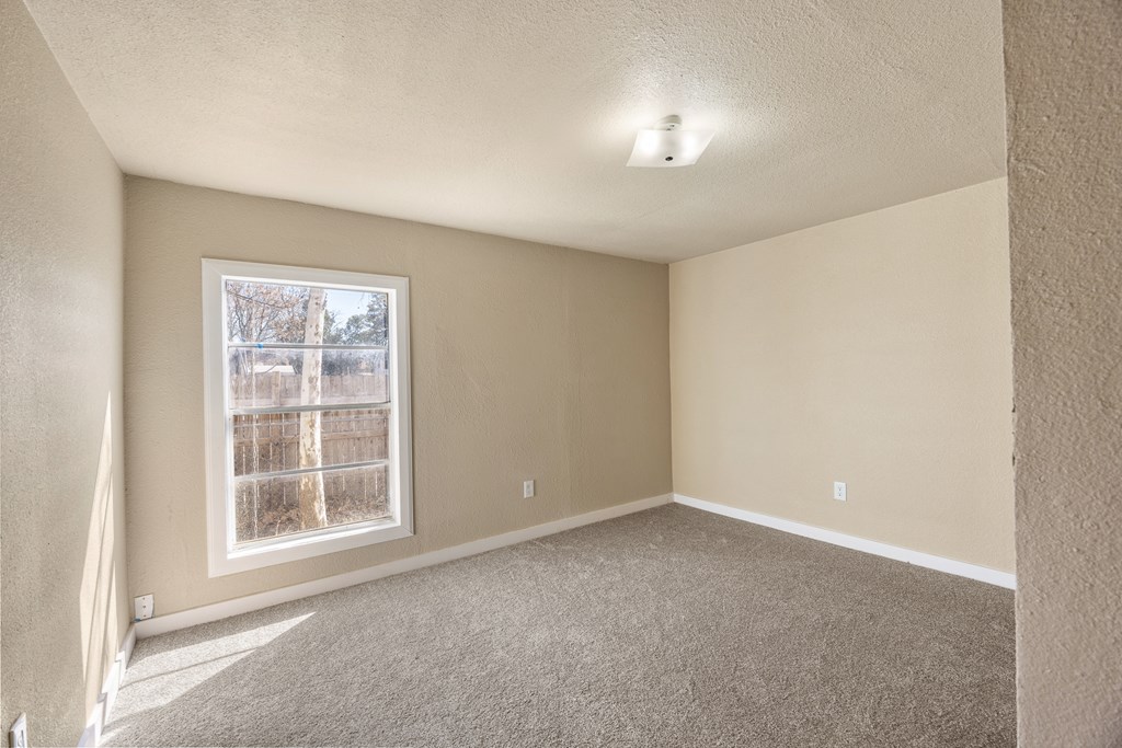 1200 North Street Kerrville, TX 78028 - Photo 41 of 50 an empty room with windows and closet