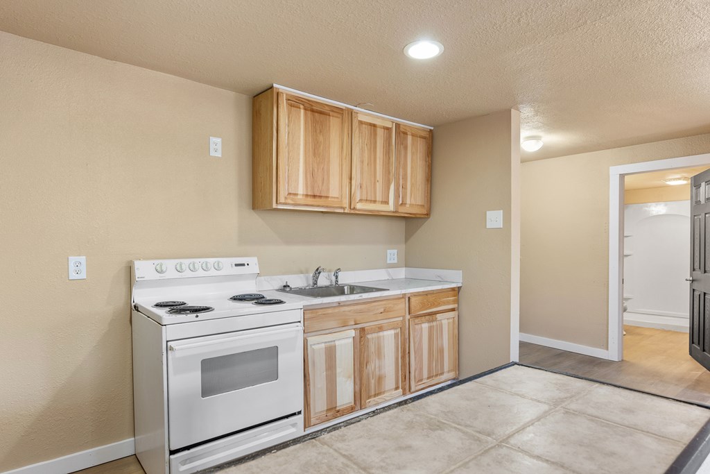 1200 North Street Kerrville, TX 78028 - Photo 44 of 50 a utility room with sink dryer and washer