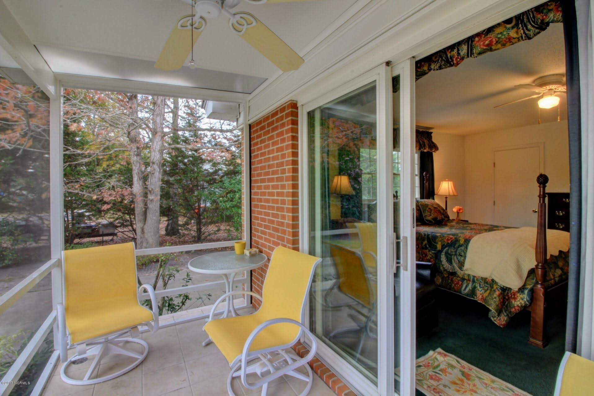 596 Robin Road Morehead City, NC 28557 - Photo 23 of 40 Screened Porch