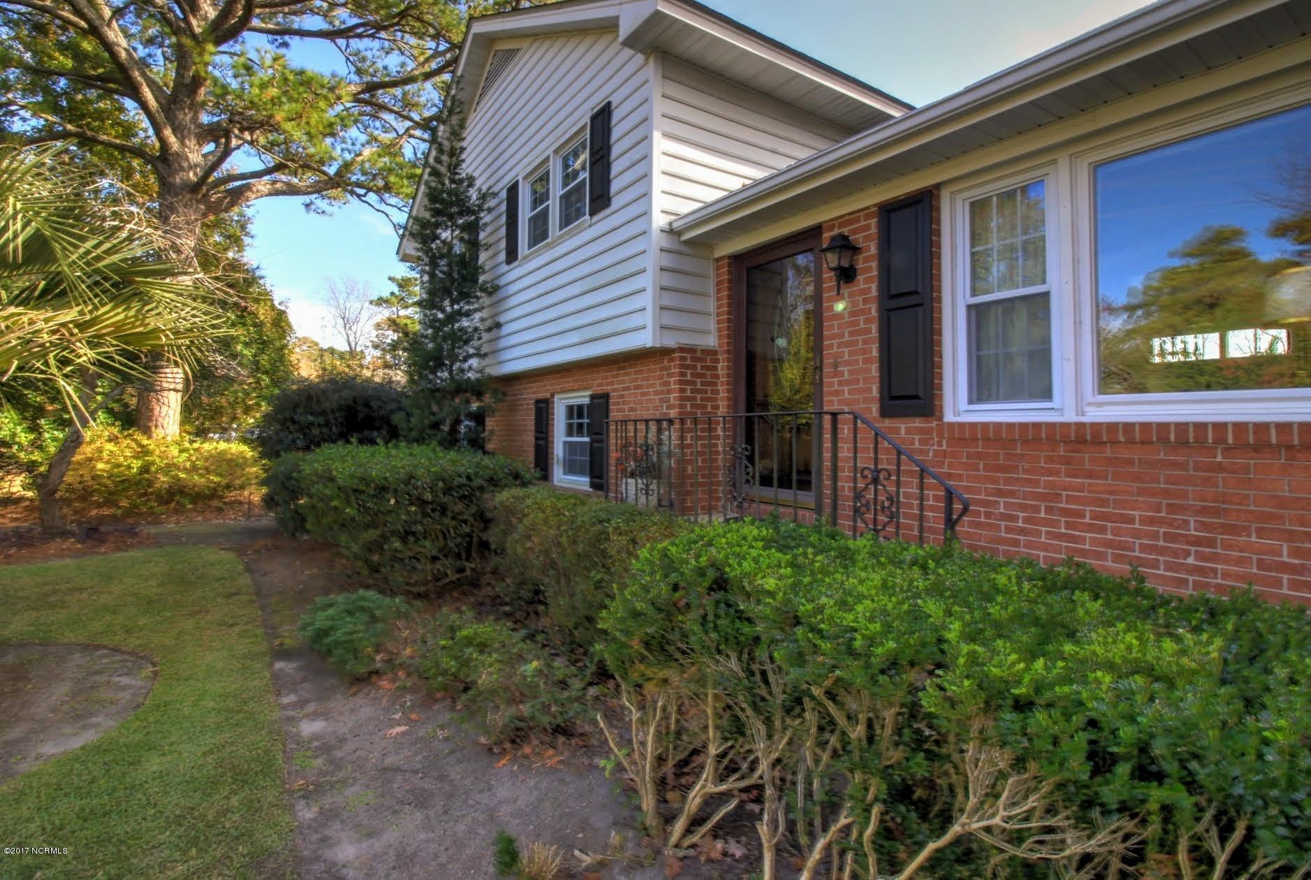 596 Robin Road Morehead City, NC 28557 - Photo 5 of 40 Front close