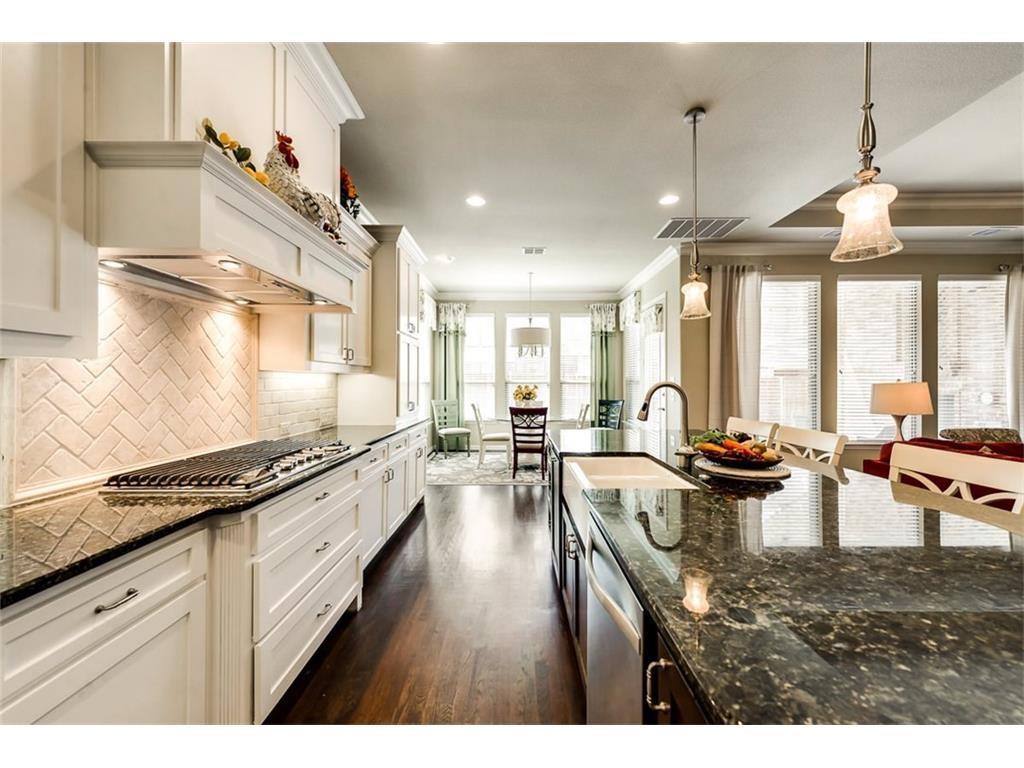 917 Pleasant View Drive Rockwall, TX 75087 - Photo 5 of 27 a kitchen with lots of counter top space