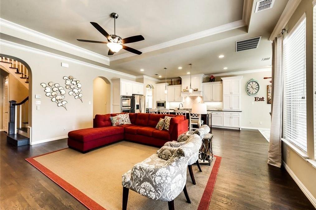 917 Pleasant View Drive Rockwall, TX 75087 - Photo 10 of 27 a living room with furniture and kitchen view