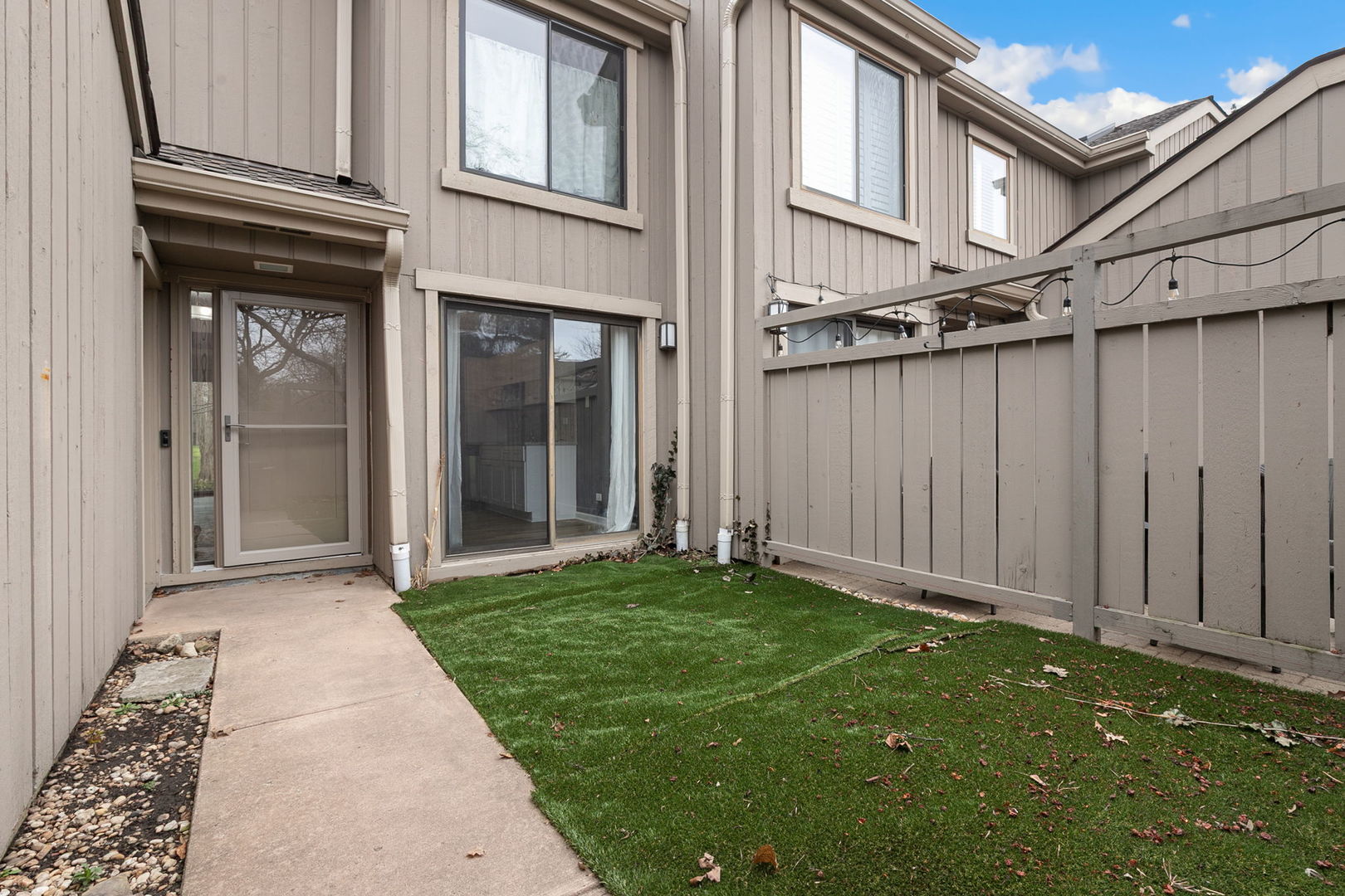 1331 Oak Hill Road Lake Barrington, IL 60010 - Photo 2 of 27