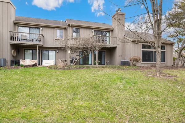 $350,000 | 1331 Oak Hill Road, Lake Barrington, IL 60010