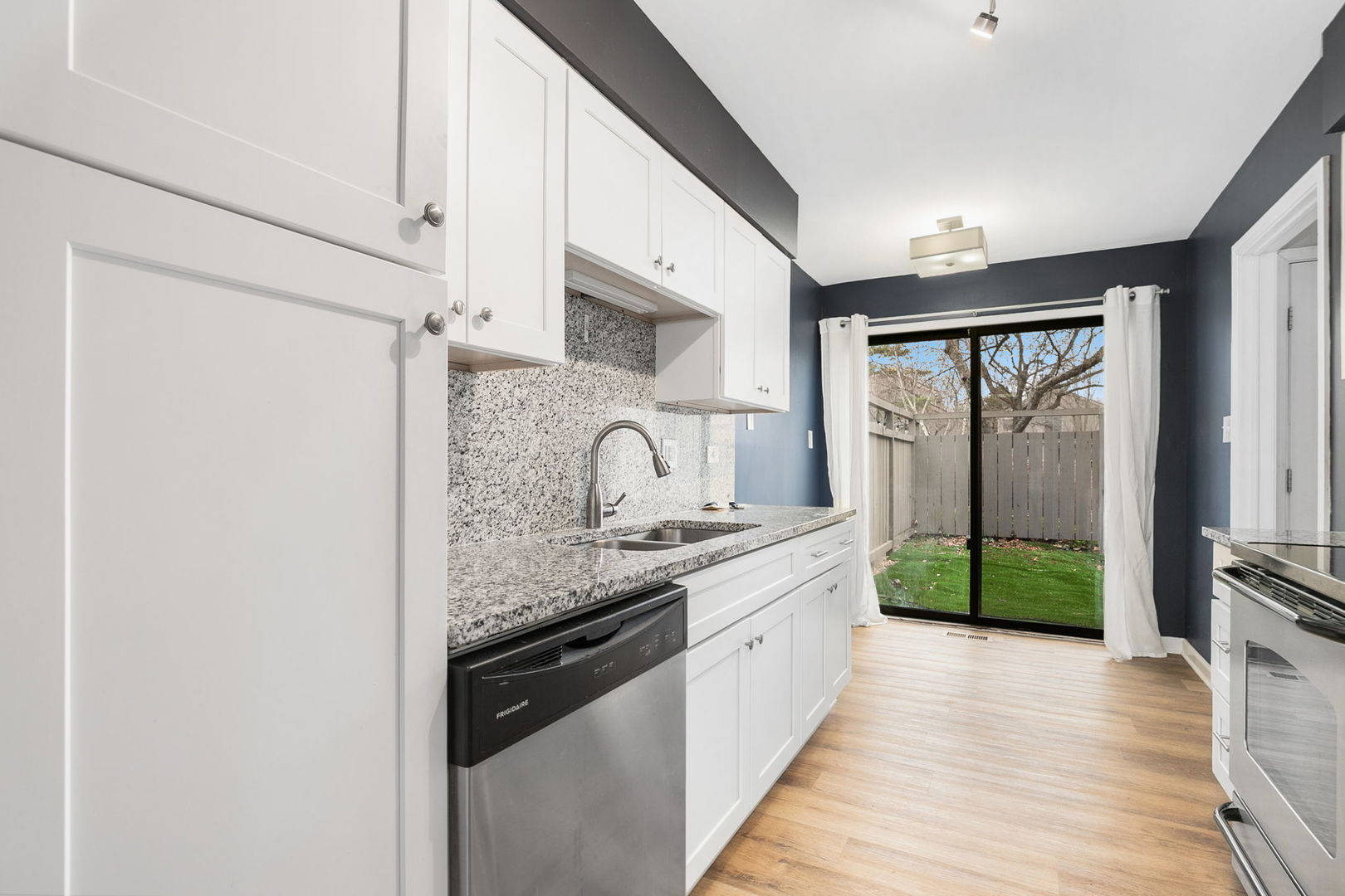 1331 Oak Hill Road Lake Barrington, IL 60010 - Photo 7 of 27