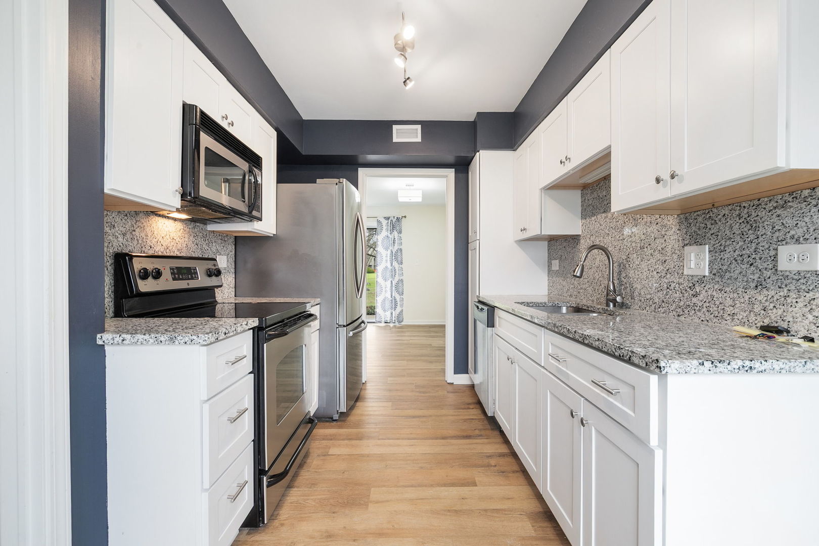 1331 Oak Hill Road Lake Barrington, IL 60010 - Photo 8 of 27