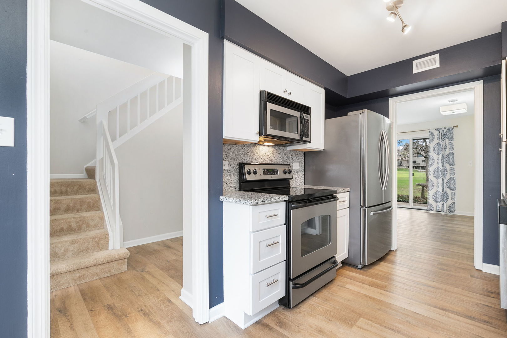 1331 Oak Hill Road Lake Barrington, IL 60010 - Photo 9 of 27