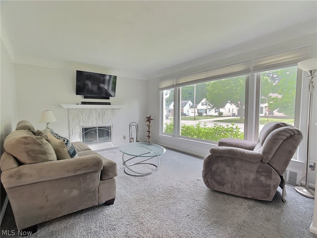 4857 Ridgebury Boulevard Cleveland, OH 44124 - Photo 5 of 17