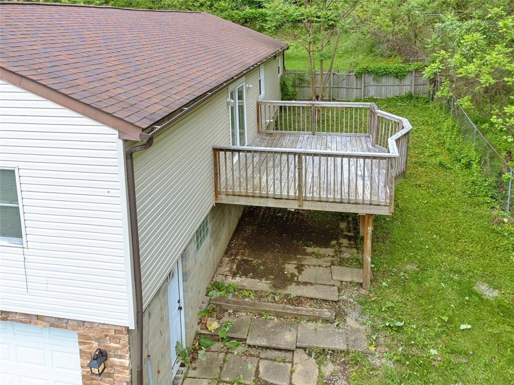 103 McJunkin Road Pittsburgh, PA 15239 - Photo 6 of 24 a balcony with table and chairs