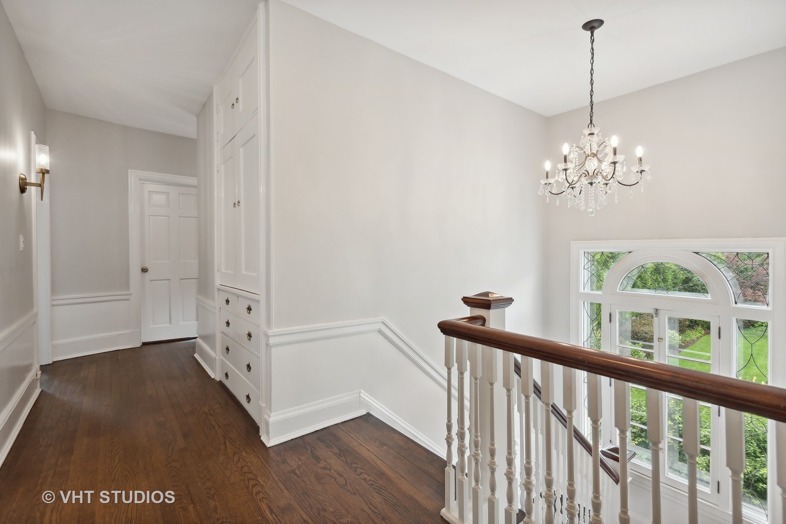 160 Sheridan Road Glencoe, IL 60093 - Photo 17 of 42 a view of a hallway view with staircase