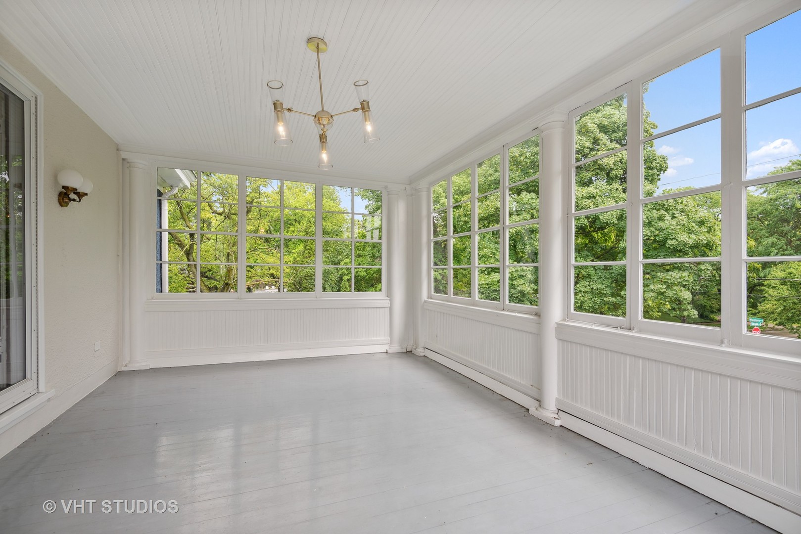 160 Sheridan Road Glencoe, IL 60093 - Photo 19 of 42 a view of an empty room with a window