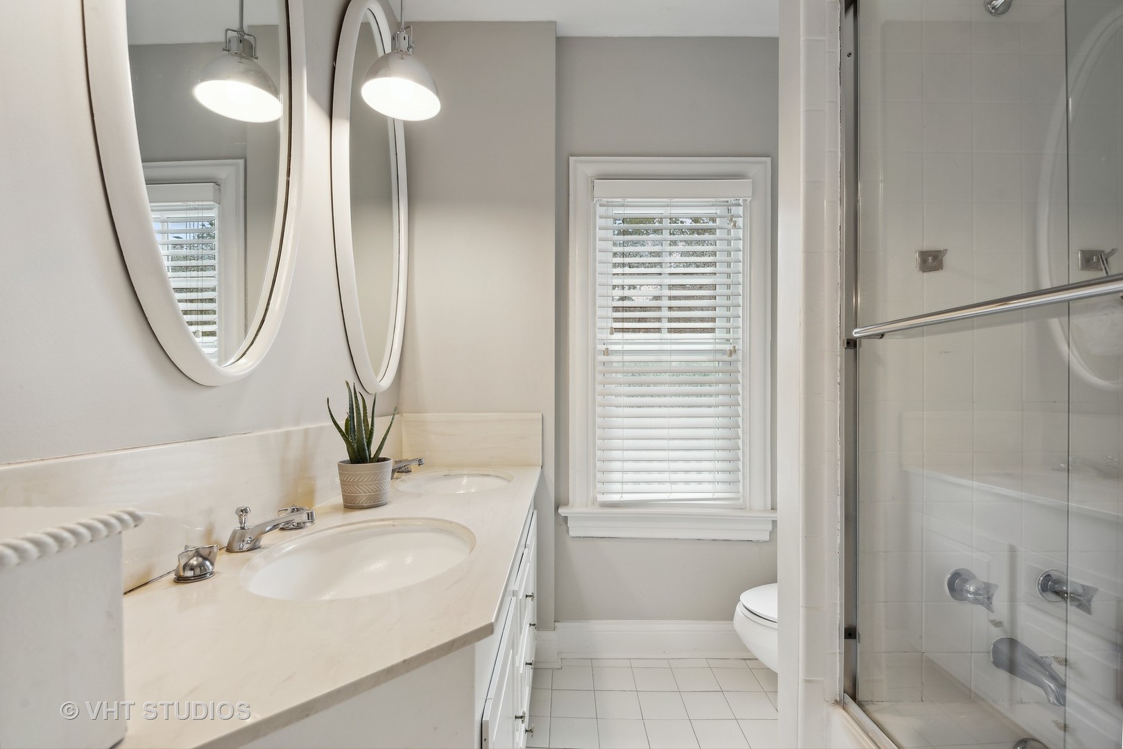 160 Sheridan Road Glencoe, IL 60093 - Photo 20 of 42 a bathroom with a sink a toilet and a mirror