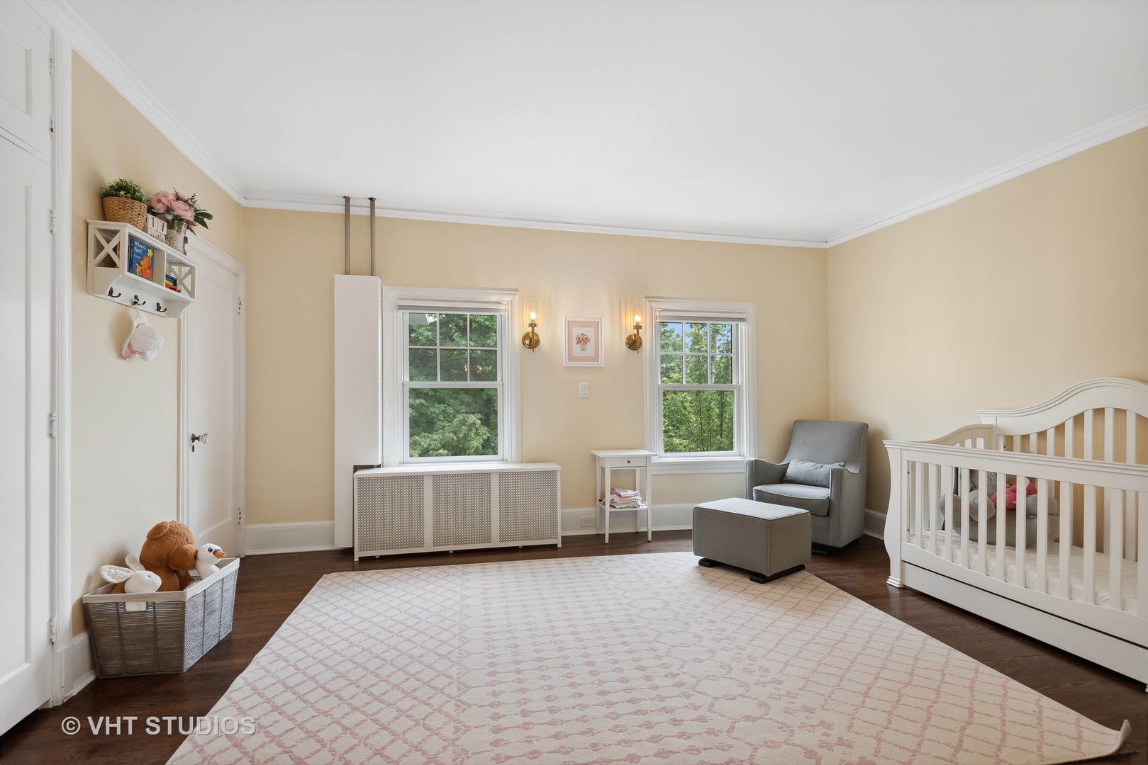 160 Sheridan Road Glencoe, IL 60093 - Photo 23 of 42 a living room with furniture and a window