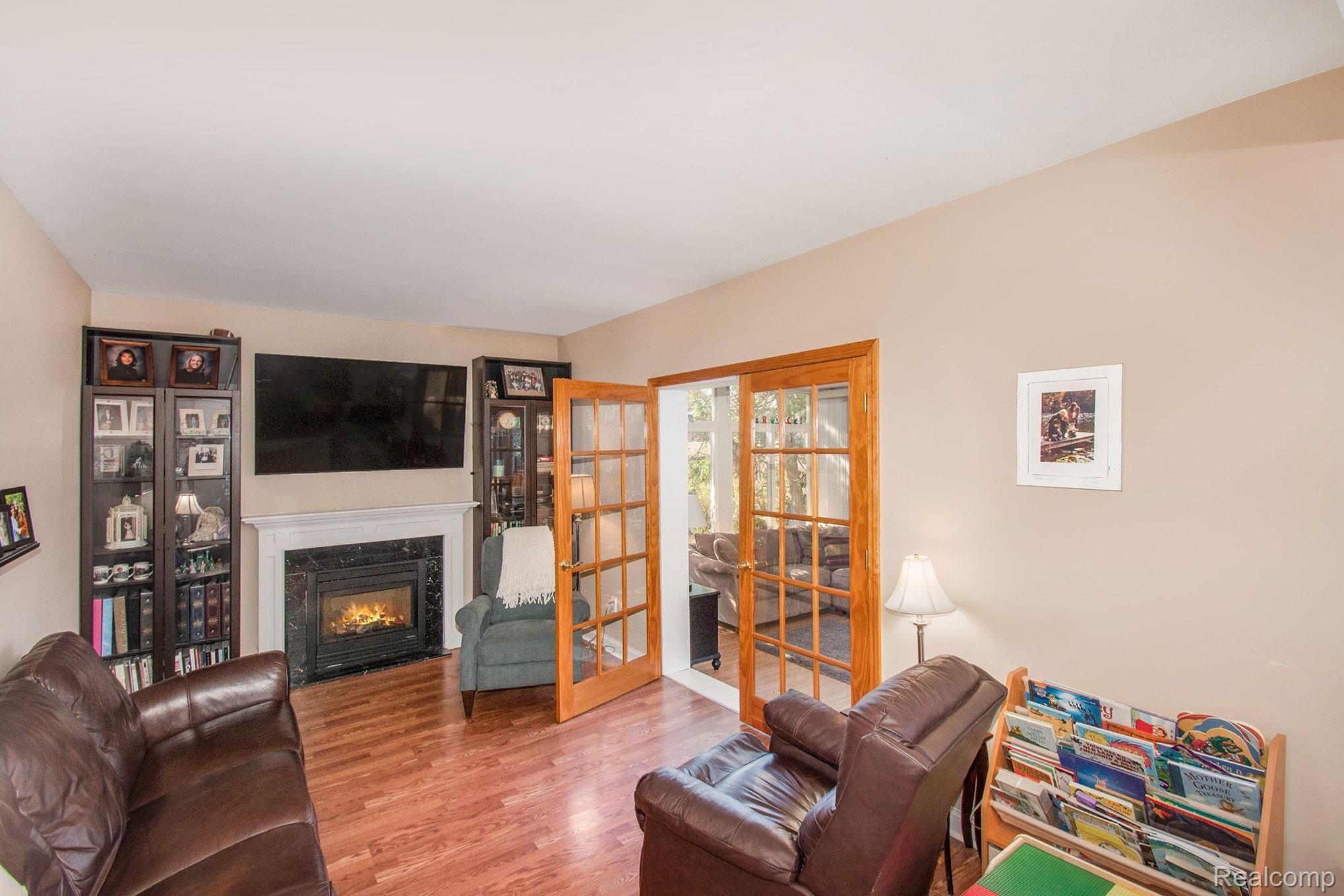 29375 Merrick Warren, MI 48092 - Photo 10 of 29 10.jpg