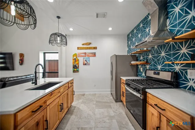 a kitchen that has a lot of cabinets