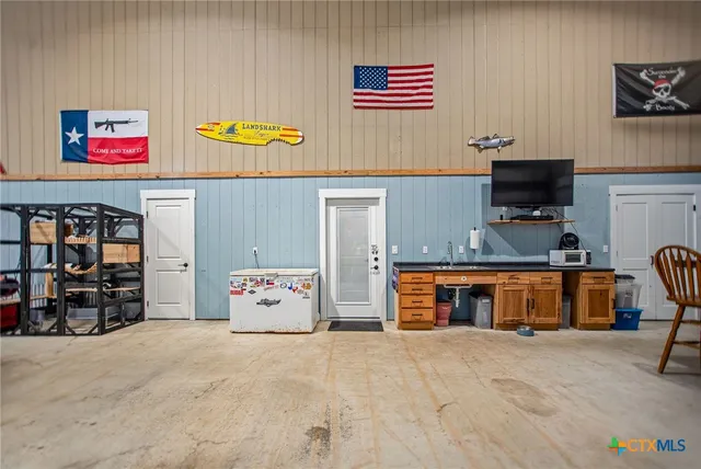 a view of livingroom with furniture
