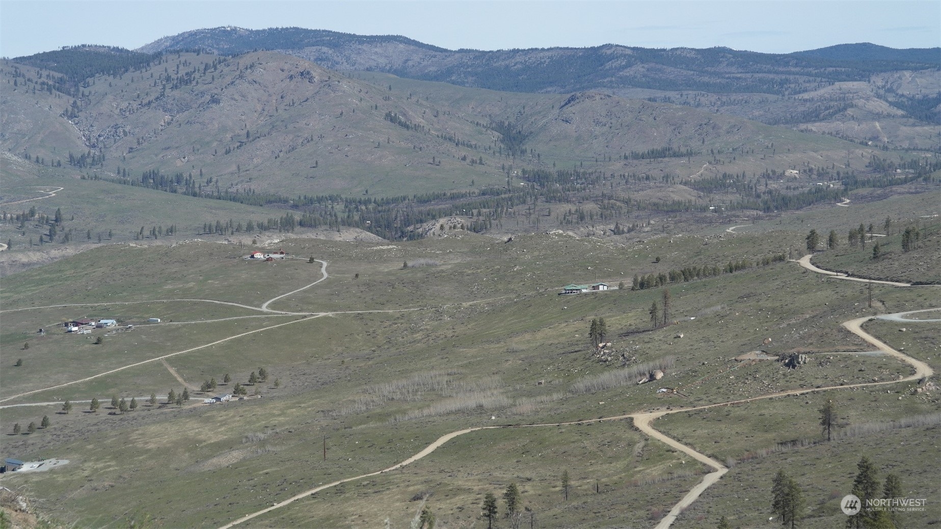 25 Sky Ridge Road Pateros, WA 98846 - Photo 15 of 22 a view of a dry area with wooden floor