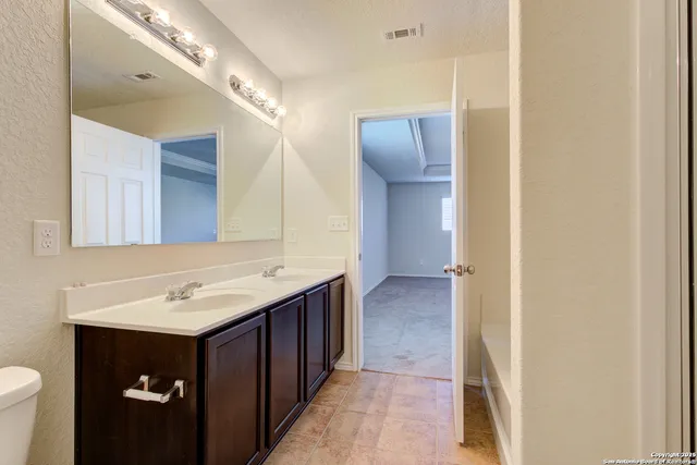 $2,300 | 24211 Bitter Crimson, San Antonio, TX 78261