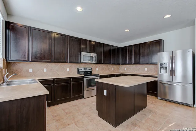 $2,300 | 24211 Bitter Crimson, San Antonio, TX 78261