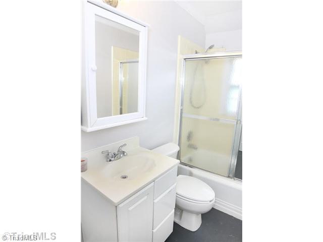 701 Oakview Road, Unit A High Point, NC 27265 - Photo 13 of 16 Bath.
