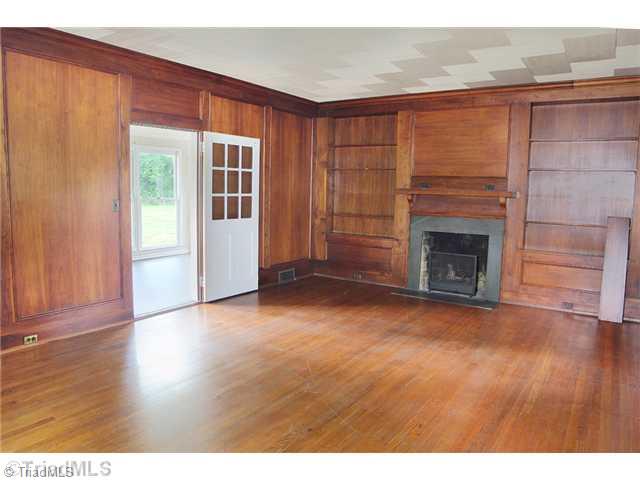 701 Oakview Road, Unit A High Point, NC 27265 - Photo 3 of 16 Living Room.