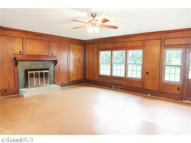 701 Oakview Road, Unit A High Point, NC 27265 - Photo 6 of 16 Den/Family/Great Room.