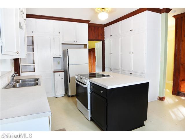701 Oakview Road, Unit A High Point, NC 27265 - Photo 7 of 16 Kitchen.