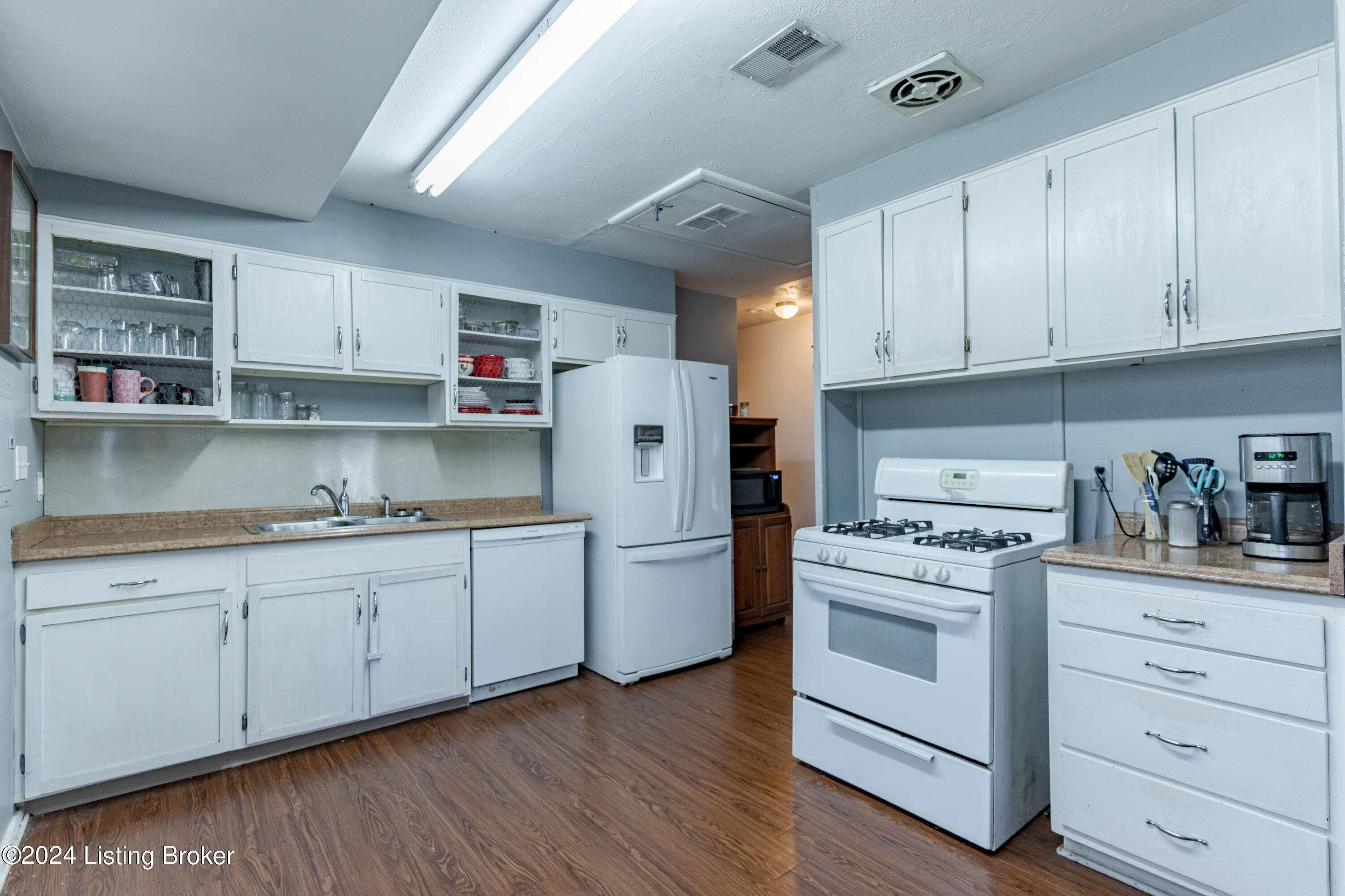 1906 Heaton Road Louisville, KY 40216 - Photo 12 of 32 Kitchen