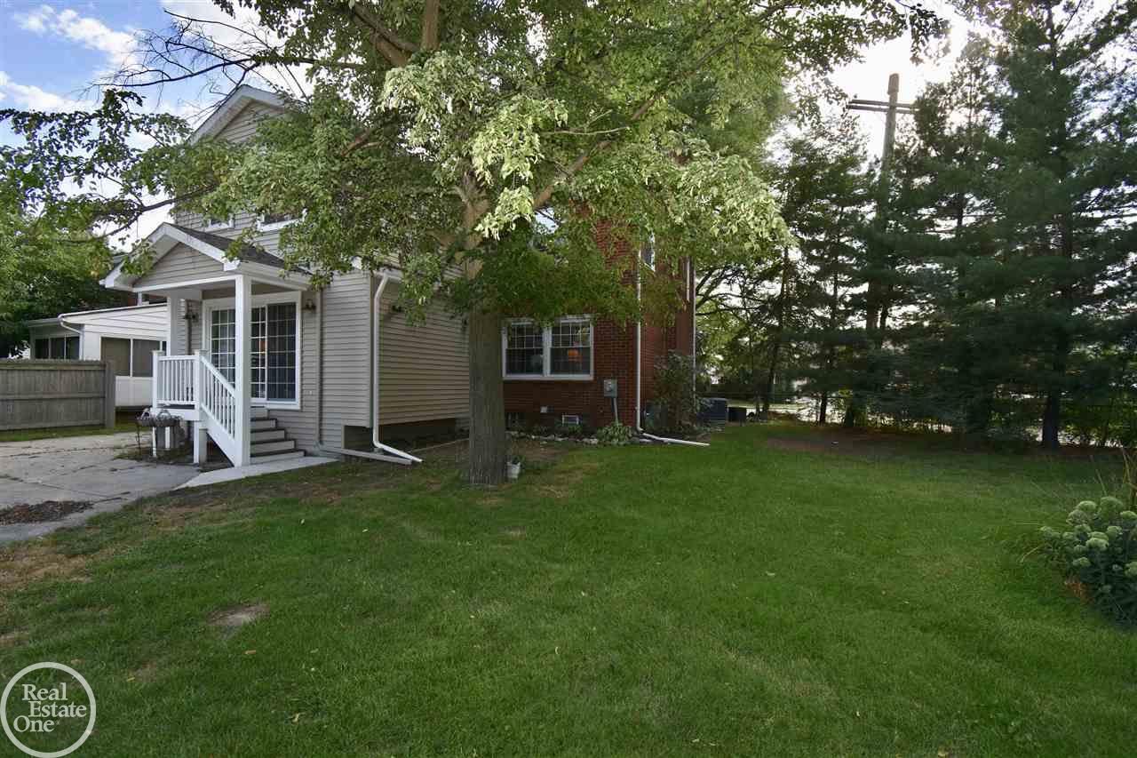 488 Fisher Road Grosse Pointe, MI 48230 - Photo 37 of 40 31358087-36.JPG